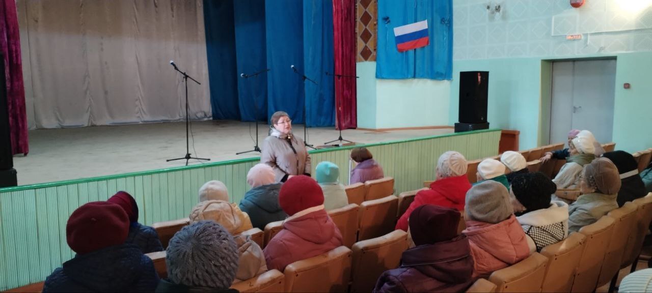 Встреча с жителями п. Тинской: поддержка старшего поколения.