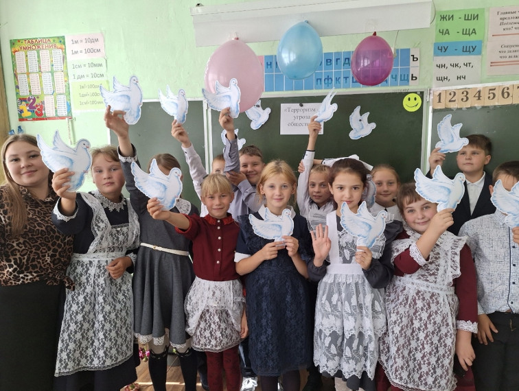 Одна из старейших образовательных организаций Нижнеингашского района – Тинская средняя школа № 2 отмечает свой юбилей. Одна из старейших образовательных организаций Нижнеингашского района – Тинская средняя школа № 2 отмечает свой юбилей.